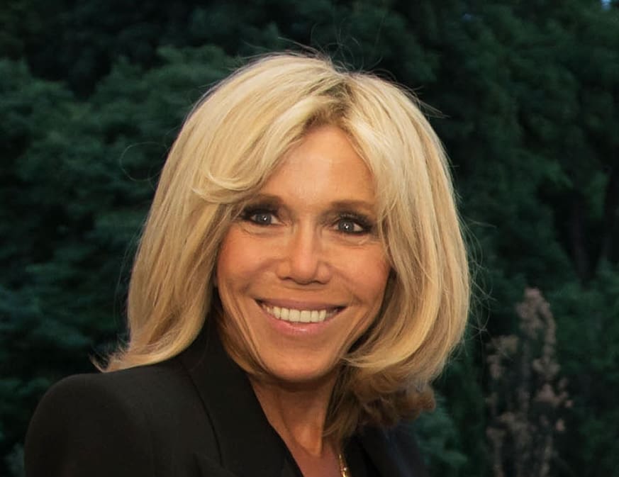 You are currently viewing Présidence : Brigitte Macron privilégie les hommes dans l’entourage d’Emmanuel Macron, selon Paris Match