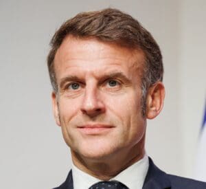 Lire la suite à propos de l’article Présidentielle 2027 : pourquoi Emmanuel Macron retarde l’annonce des dates de l’élection ?