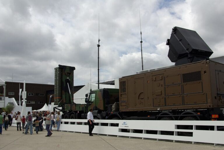 Lire la suite à propos de l’article Thales Raytheon Systems : Thales consolide sa position dans la défense antimissile de l’OTAN avec le rachat de RTX