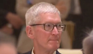 Lire la suite à propos de l’article Tim Cook en Chine sans iPhone : Patrick Sauce révèle les mesures de sécurité extrêmes autour de la visite américaine à Pékin
