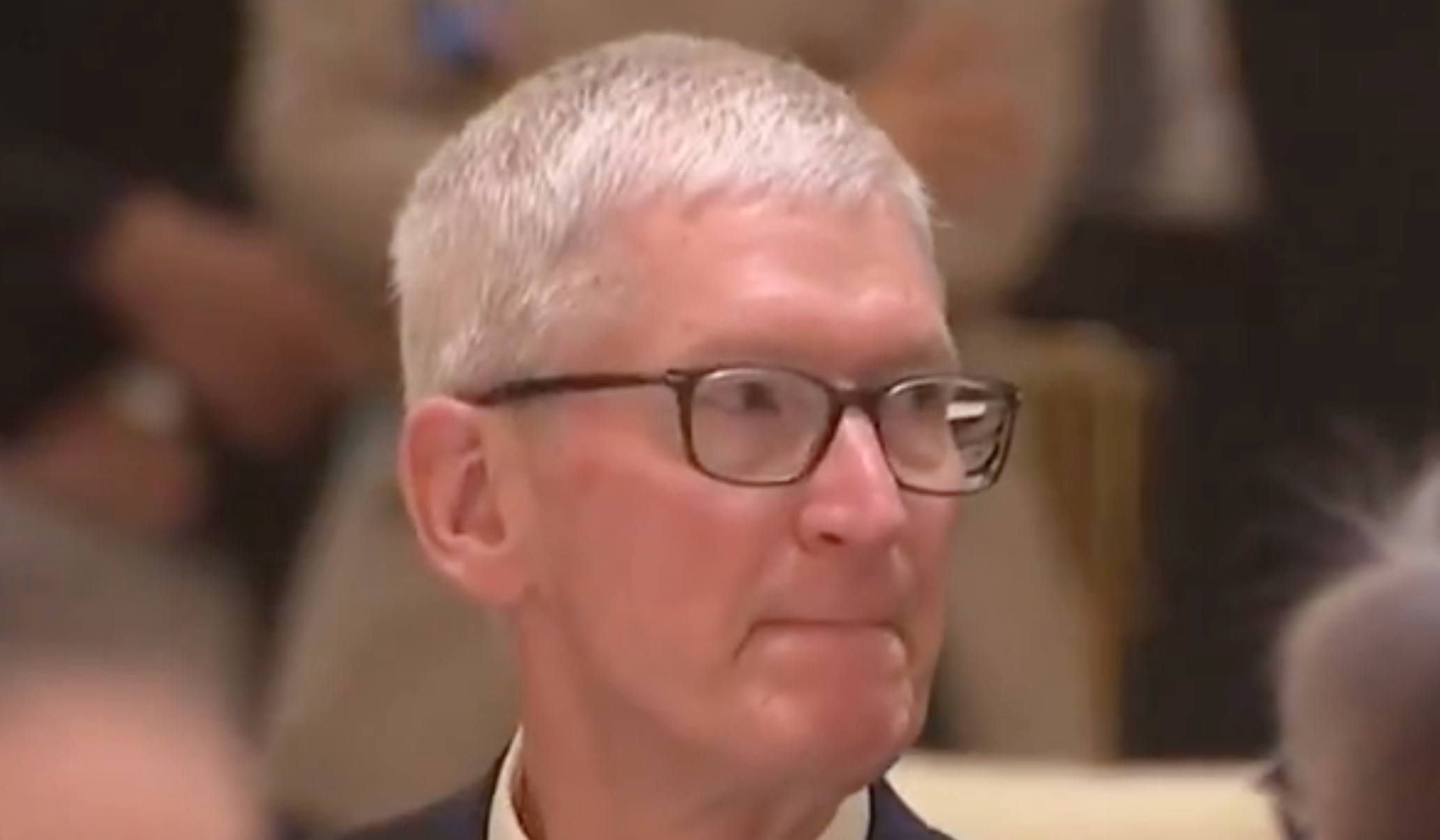 You are currently viewing Tim Cook en Chine sans iPhone : Patrick Sauce révèle les mesures de sécurité extrêmes autour de la visite américaine à Pékin