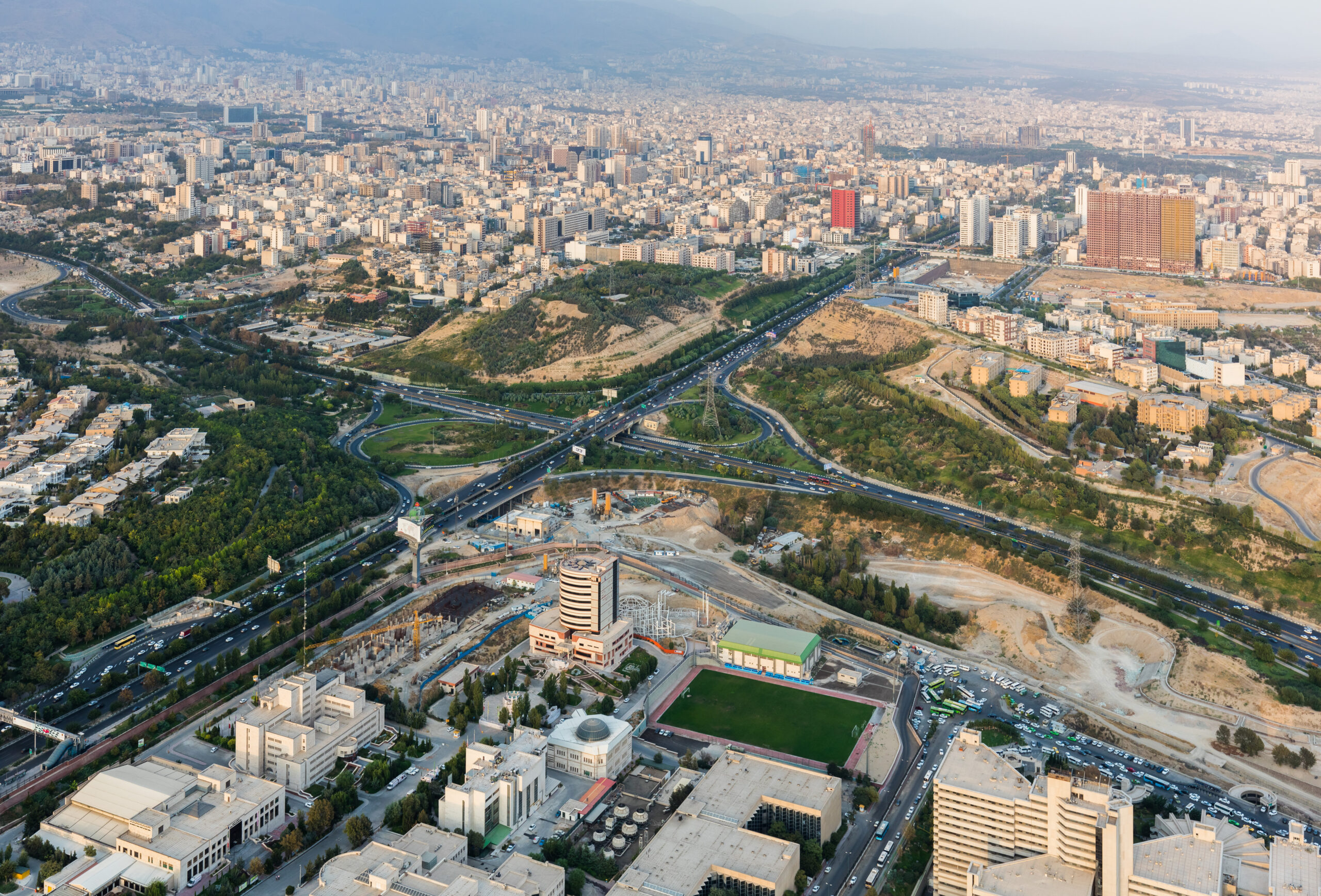Vue aérienne de Téhéran, Iran. Photo : Diego Delso / Wikimedia.  