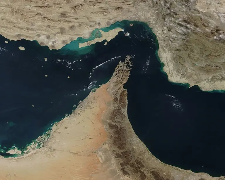 Lire la suite à propos de l’article Tensions Iran-États-Unis : des échanges de tirs fragilisent le cessez-le-feu d’Ormuz