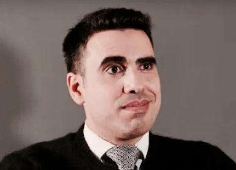 Portrait d'Idriss Aberkane, conférencier et essayiste français