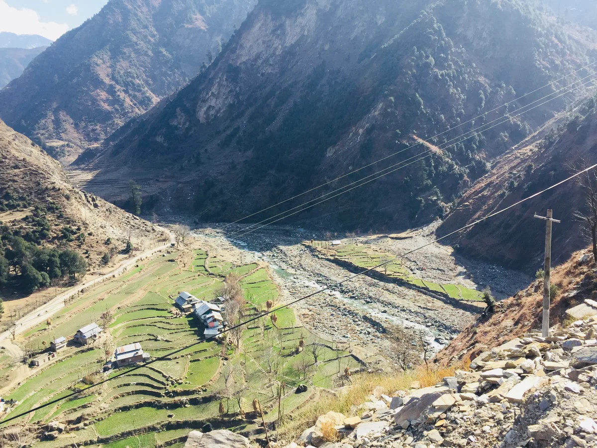 Frontière entre l'Inde et le Pakistan vue depuis le Cachemire