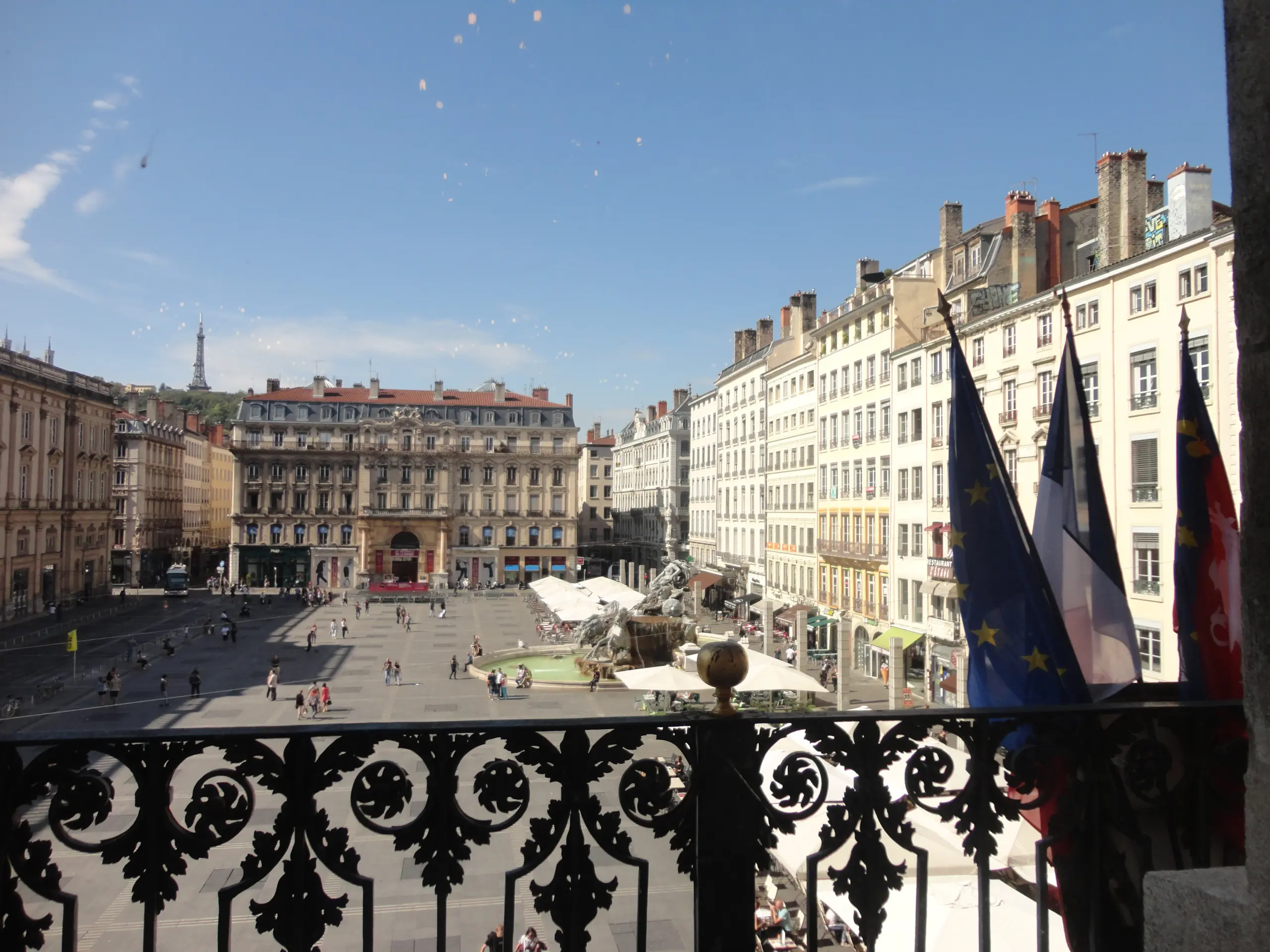 You are currently viewing Lyon : des fusils à pompe tirés sur des policiers lors d’une course-poursuite