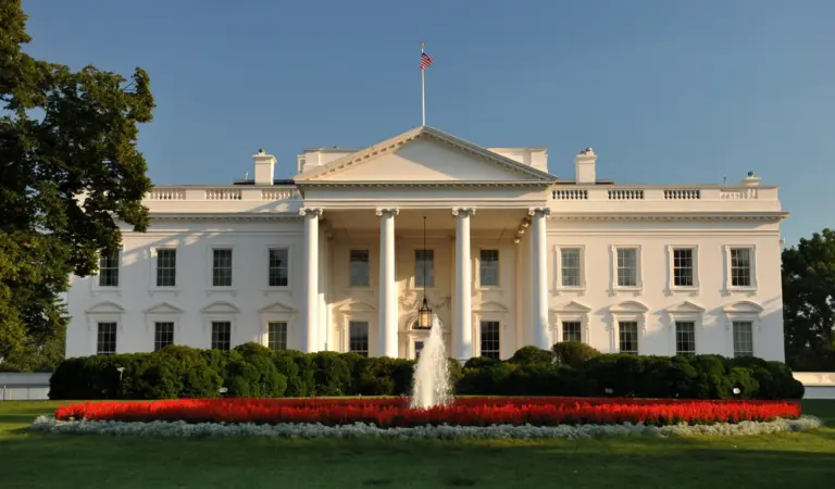 Lire la suite à propos de l’article Fusillade à la Maison Blanche : le tireur abattu par le Secret Service