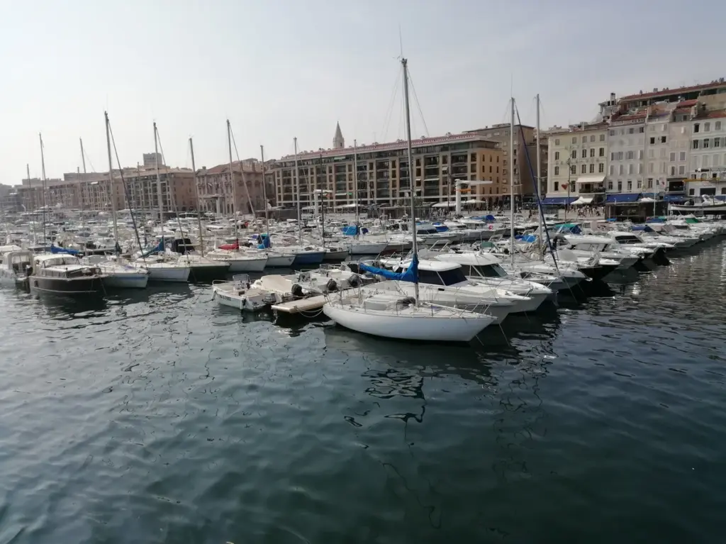 Vue du Vieux-Port de Marseille, ville hôte de la Saison Méditerranée 2026