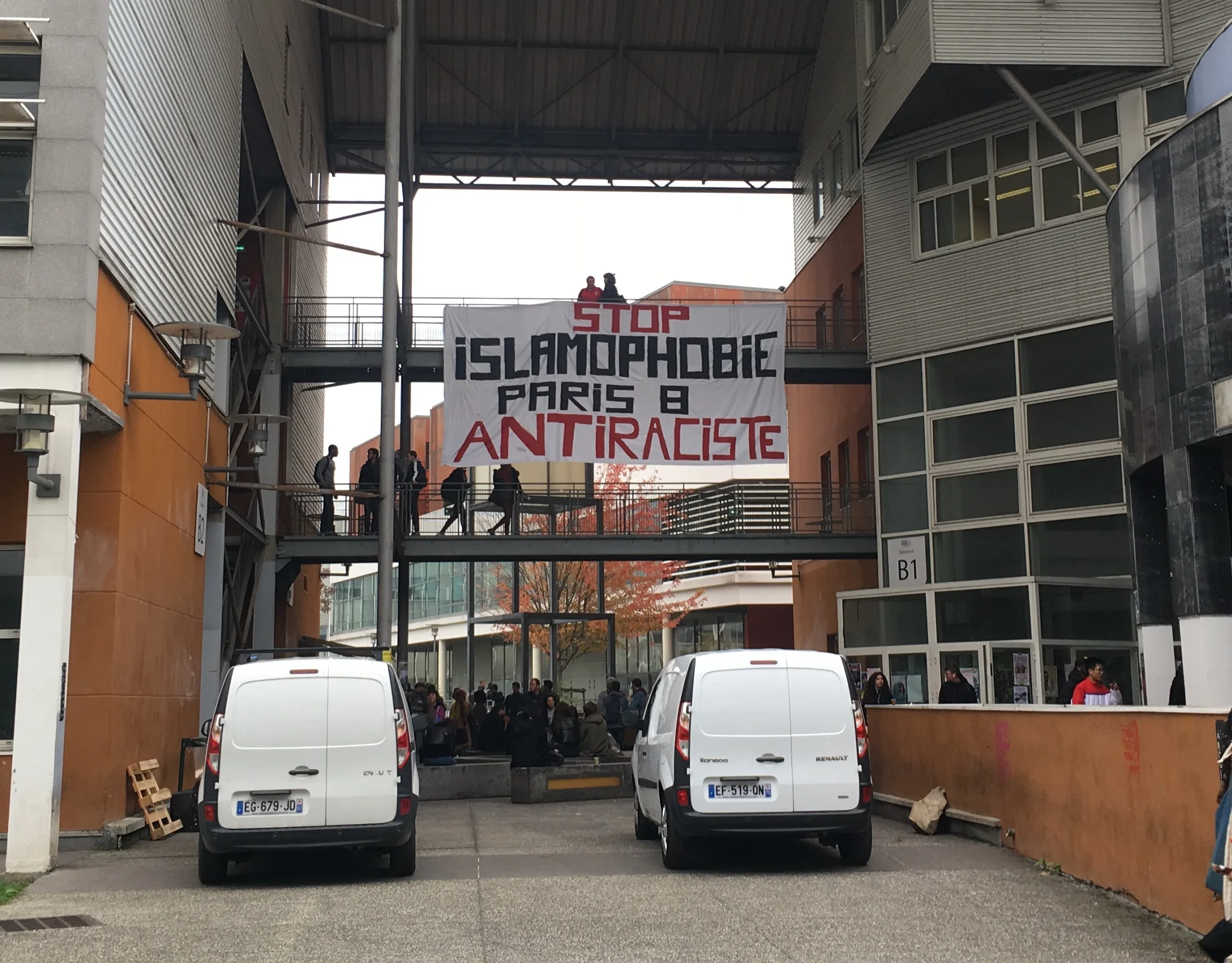 You are currently viewing Gel des avoirs et islamophobie d’État : des militants propalestiniens visés sans condamnation