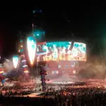 Une scène de concert éclairée