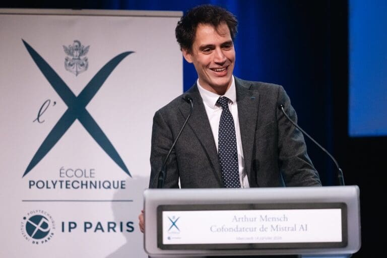 Lire la suite à propos de l’article Mistral AI : Arthur Mensch défend la capacité de l’Europe à redevenir « puissante » dans la course mondiale à l’intelligence artificielle