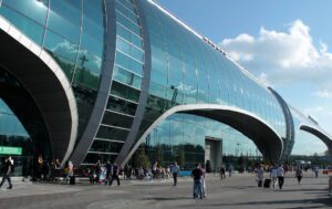 Lire la suite à propos de l’article Aéroports de Moscou : 4 plateformes brièvement fermées après une vaste attaque de drones ukrainiens