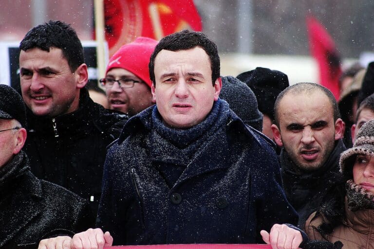 Lire la suite à propos de l’article Kosovo : le parti d’Albin Kurti arrive en tête des législatives anticipées, mais la crise politique persiste