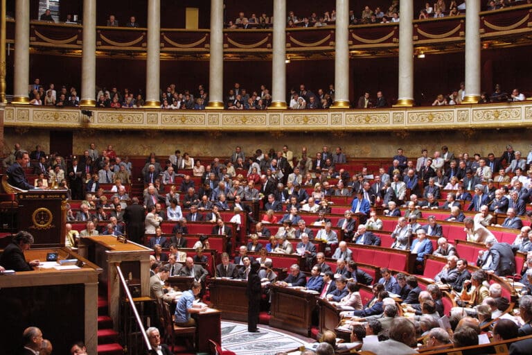 Lire la suite à propos de l’article Bourses étudiantes : l’Assemblée nationale approuve une revalorisation attendue face à la précarité croissante