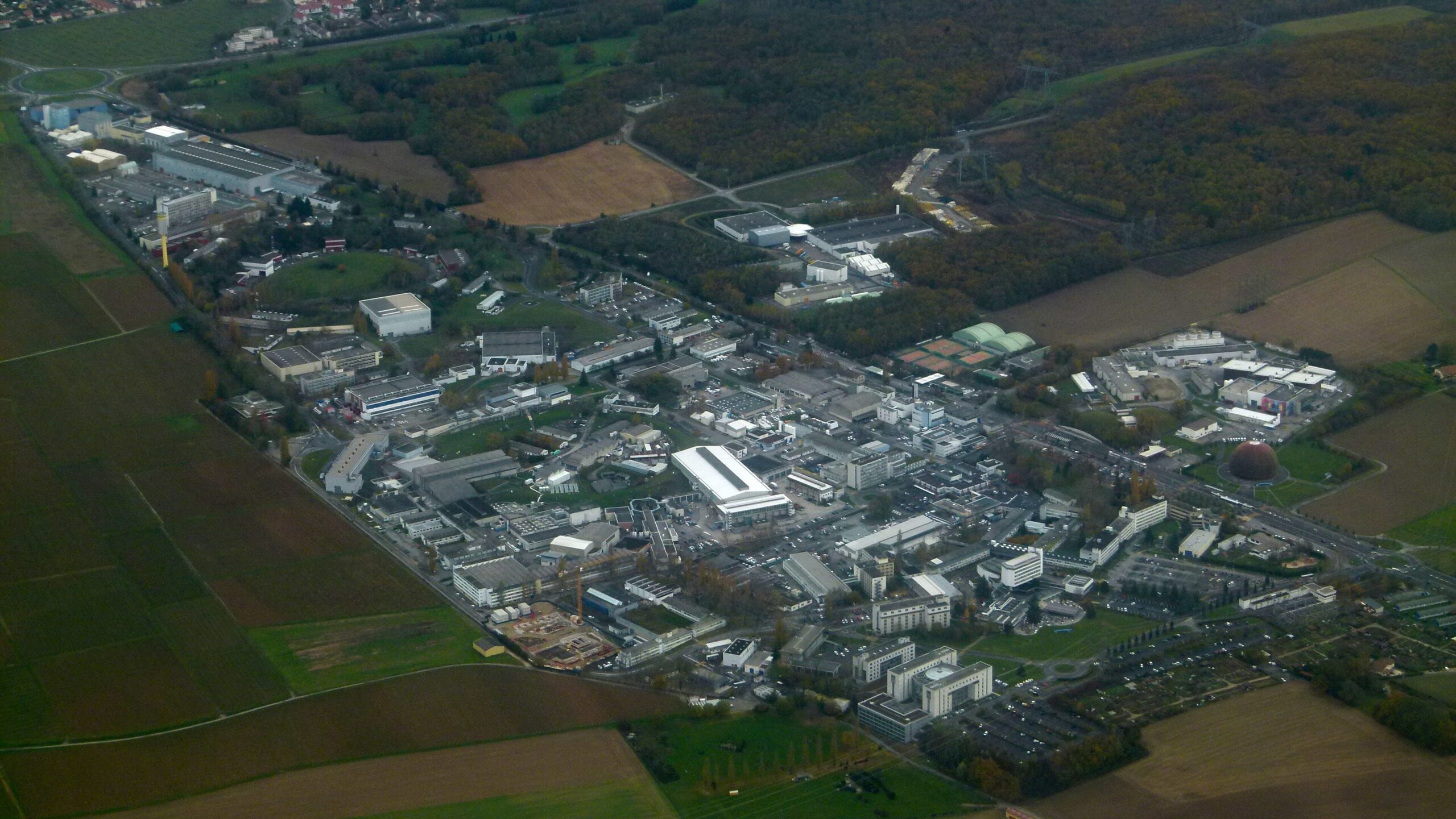 Vue aérienne du CERN. Photo : @Brücke-Osteuropa 