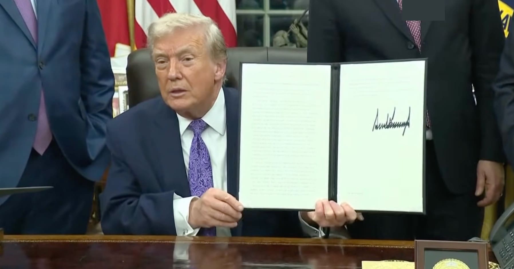 You are currently viewing États-Unis : Donald Trump opte pour une régulation volontaire de l’intelligence artificielle dans un décret très souple