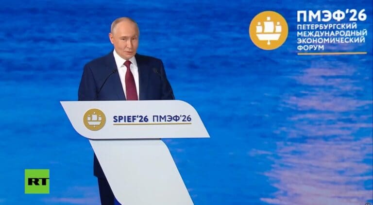 Lire la suite à propos de l’article Russie : Saint-Pétersbourg visée par une vague massive de drones ukrainiens en pleine montée des tensions
