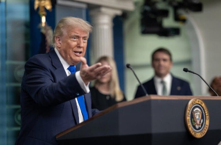 Lire la suite à propos de l’article États-Unis : Donald Trump propose son ancien avocat Todd Blanche comme ministre de la Justice permanent