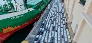Lire la suite à propos de l’article Chili : plus de 100 tonnes de drogues saisies dans des cargaisons de bois destinées à l’Europe