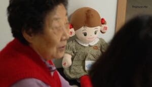 Lire la suite à propos de l’article Corée du Sud : des poupées dotées d’intelligence artificielle pour lutter contre la solitude des seniors