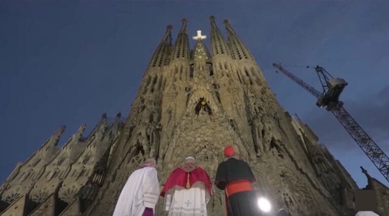 Lire la suite à propos de l’article Sagrada Família : bénédiction historique de la tour de Jésus-Christ à Barcelone