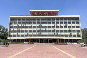 Lire la suite à propos de l’article Chine : des milliers de formations remplacées par des cursus en IA