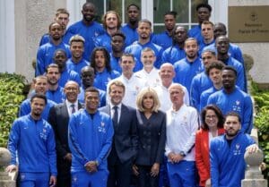 Lire la suite à propos de l’article Clairefontaine : Macron rend visite aux Bleus avant le Mondial