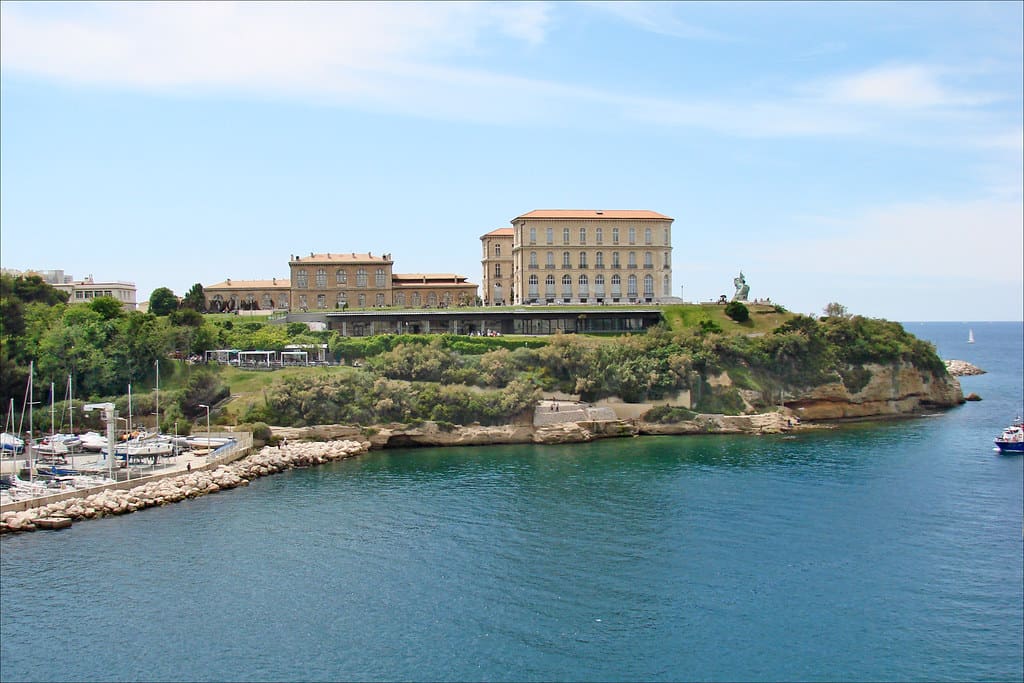 Le 77e Congrès mondial des médias d'information s'ouvre à Marseille. IA, liberté de la presse et avenir du journalisme au cœur des débats.