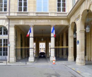 Lire la suite à propos de l’article Conseil constitutionnel : pourquoi la suppression des frais bancaires de succession a été censurée