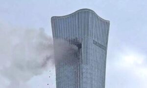 Lire la suite à propos de l’article Crash d’avion à Pékin : un appareil de tourisme percute la plus haute tour du quartier d’affaires