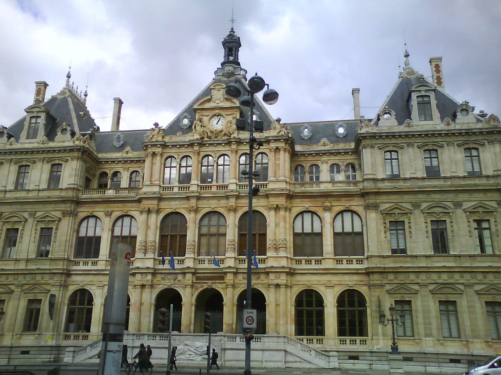 Le Palais de la bourse à Lyon, siège de la CCI Lyon Métropole Saint-Étienne Roanne. Photo : @Jean-Louis Lascoux/wikipedia