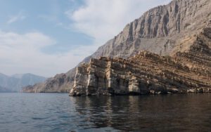 Lire la suite à propos de l’article Détroit d’Ormuz : le plan d’évacuation suspendu après une attaque dans le golfe d’Oman
