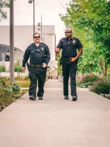 Lire la suite à propos de l’article Faux policiers : deux hommes condamnés pour avoir dépouillé leurs victimes en Ille-et-Vilaine