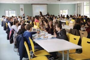 Lire la suite à propos de l’article Festival des Mini-Entreprise : des collégiens de Poitiers en route pour la finale nationale à Paris le 9 juin
