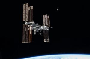 Lire la suite à propos de l’article ISS : fuite d’air dans le module Zvezda, la NASA déclenche un confinement d’urgence des astronautes