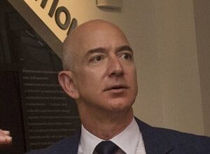 Lire la suite à propos de l’article Jeff Bezos : le boss de Blue Origin souhaite délocaliser l’industrie sur la Lune pour sauver la Terre