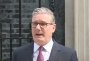 Lire la suite à propos de l’article Keir Starmer : le premier ministre britannique annonce sa démission après une fronde au sein du Labour