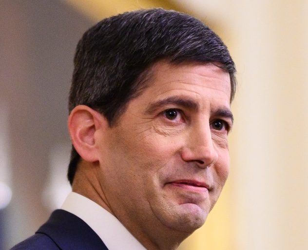 You are currently viewing Kevin Warsh : entre Donald Trump et l’inflation, le 1er grand test du nouveau patron de la Fed