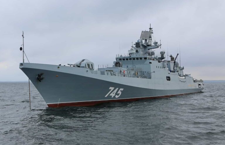 Lire la suite à propos de l’article Manche : un navire de guerre russe tire des coups de semonce près d’un yacht britannique