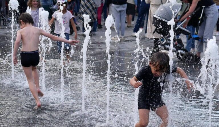 Lire la suite à propos de l’article Marseille déploie un plan anti-canicule pour faire face aux fortes chaleurs
