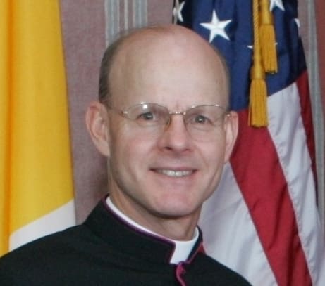 Lire la suite à propos de l’article OVNI : le principal exorciste de Washington affirme que de nombreuses apparitions seraient d’origine démoniaque