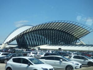Lire la suite à propos de l’article Parking illégal Saint-Exupéry : la police démantèle un système clandestin près de l’aéroport lyonnais