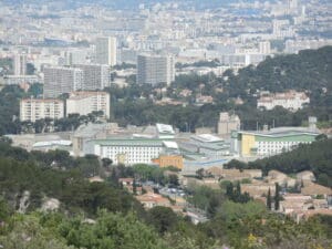 Lire la suite à propos de l’article Incendie à la prison des Baumettes : un détenu décède après 1 feu dans sa cellule à Marseille