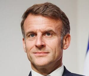 Lire la suite à propos de l’article Protection des mineurs en ligne : Emmanuel Macron échange avec Tim Cook avant le G7