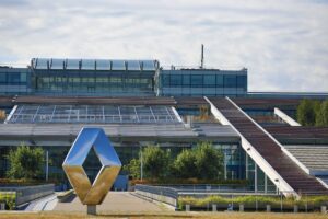 Lire la suite à propos de l’article Renault : 800 départs volontaires d’ingénieurs annoncés en France d’ici fin 2027 face à la concurrence chinoise