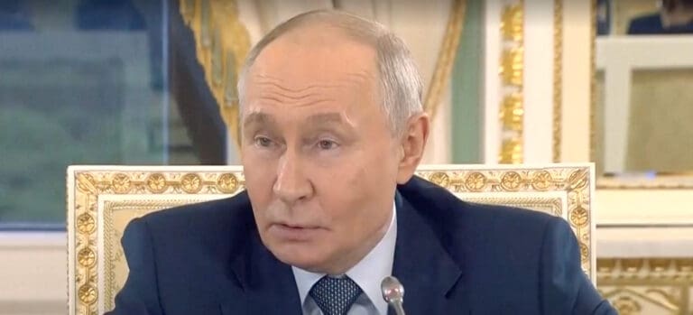 Lire la suite à propos de l’article Russie : Poutine répond à un journaliste français lors du Forum de Saint-Pétersbourg
