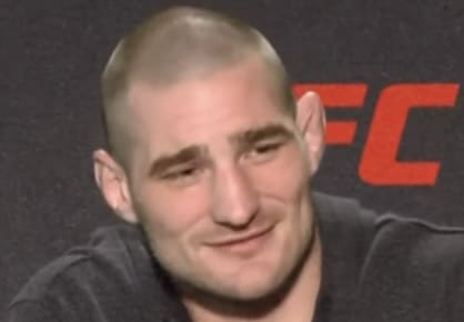 Lire la suite à propos de l’article Sean Strickland : le champion de l’UFC affirme avoir été banni
