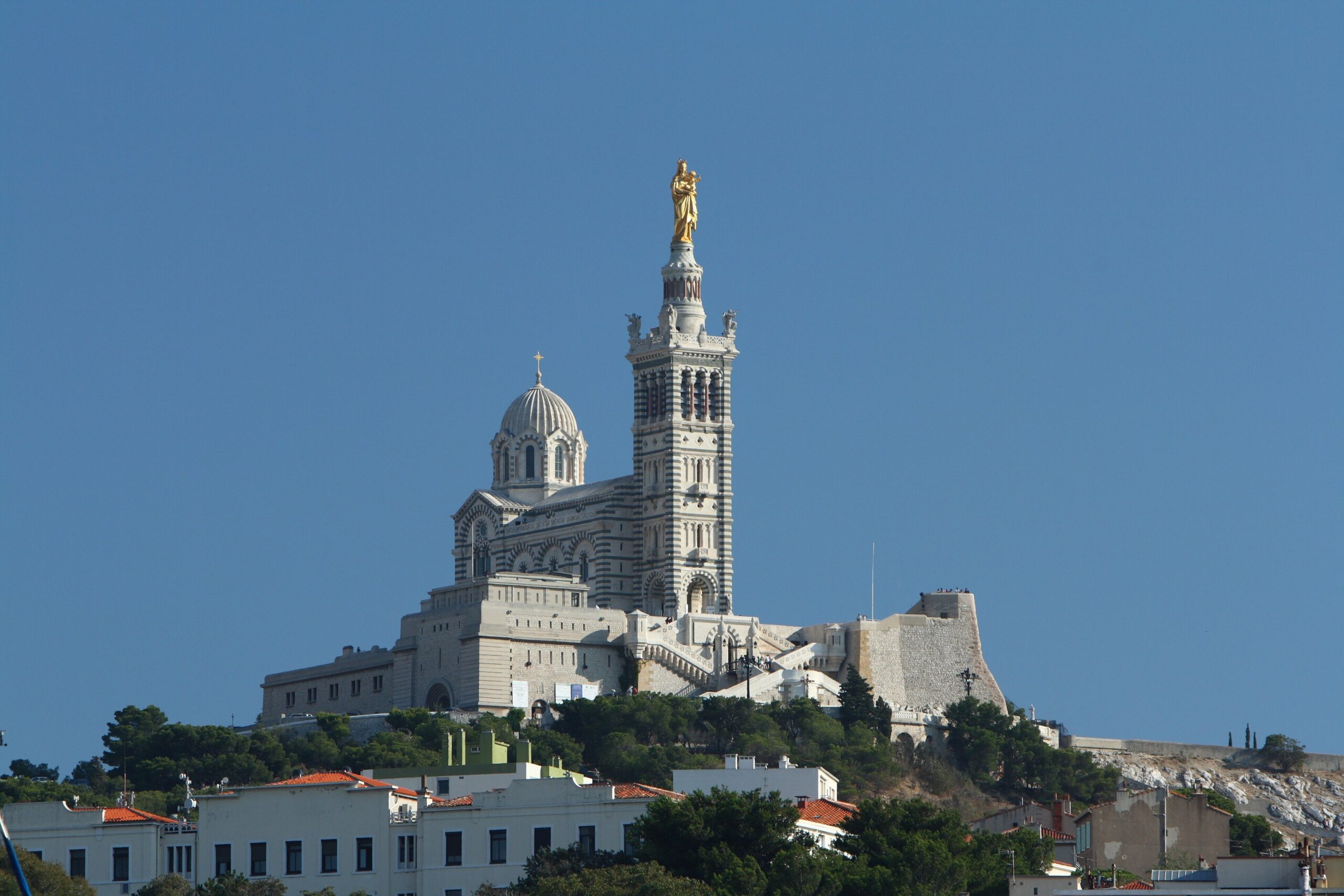 1 ⁄ 126
Plus de détails
La basilique Notre-Dame-de-la-Garde, à Marseille. Photo : @Benh LIEU SONG/Wiki