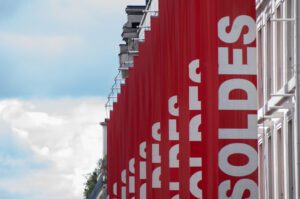 Lire la suite à propos de l’article Soldes d’été : la France prolonge exceptionnellement les promotions jusqu’au 28 juillet pour soutenir les commerçants