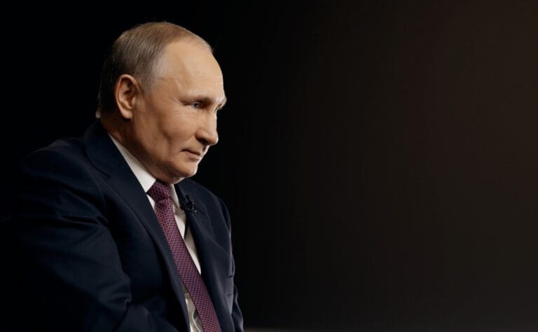 Lire la suite à propos de l’article Russie : Vladimir Poutine esquive les questions sur un maintien au pouvoir jusqu’en 2036